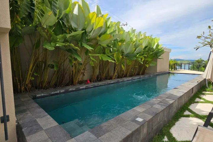 Casa de alto padrão com 5 suítes e piscina