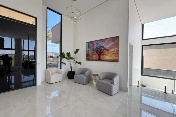 Casa de alto padrão pé na água com píer de 200 m² na represa de Igaratá