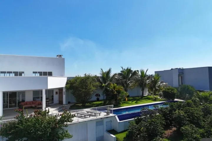 Casa térrea em condomínio com vista para a represa de Igaratá